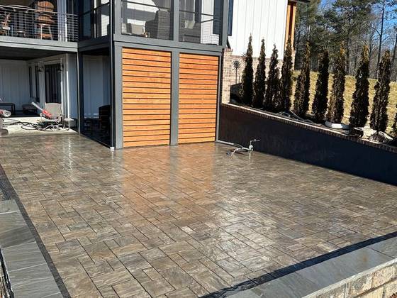 Stamped concrete with cut stone border