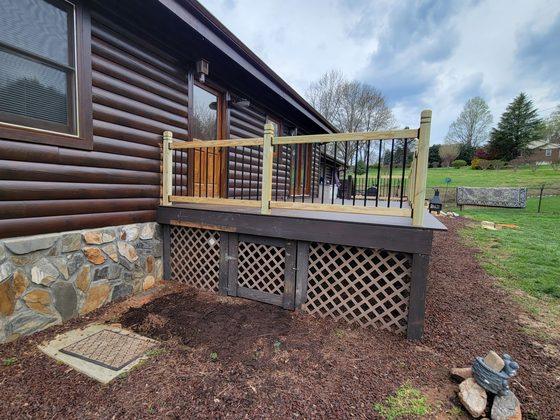 Deck and new railing on a log home