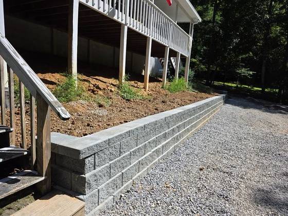 Wall and gravel drive edge